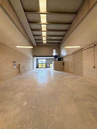 Nave industrial en alquiler en Velilla de San Antonio