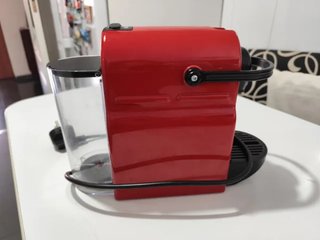 Cafetera Nespresso Krups Inisia Roja