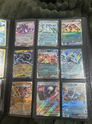 Álbum Pokémon en perfecto estado + cartas exclusiv