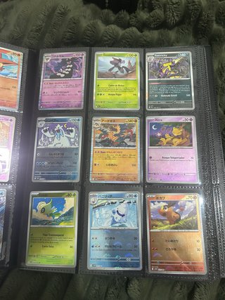 Álbum Pokémon en perfecto estado + cartas exclusiv