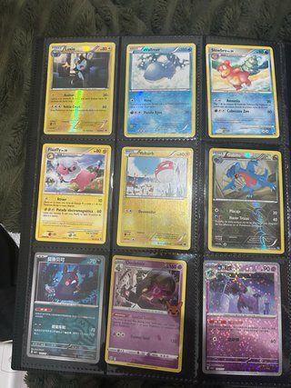 Álbum Pokémon en perfecto estado + cartas exclusiv