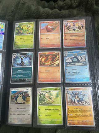 Álbum Pokémon en perfecto estado + cartas exclusiv