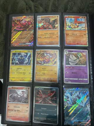 Álbum Pokémon en perfecto estado + cartas exclusiv