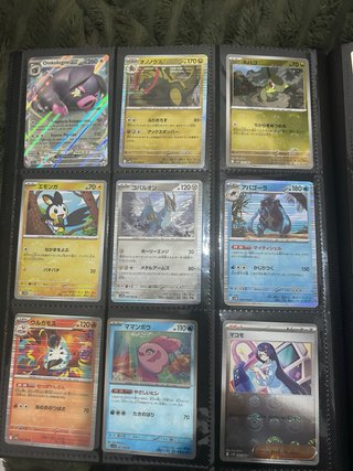 Álbum Pokémon en perfecto estado + cartas exclusiv