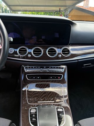 Mercedes-Benz E300 2022