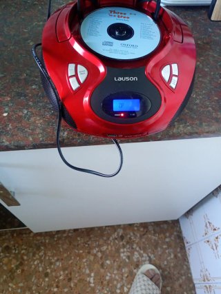 Reproductor portátil con radio,CD/MP3,puerto usb