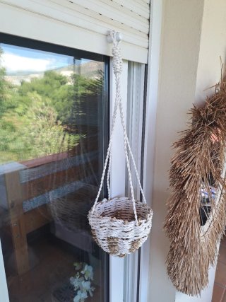 Cesta artesanal para colgar plantas