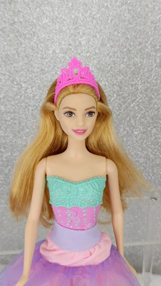 Barbie Princesa con Tiara y Vestido