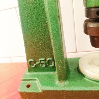 Prensa remachadora C-50