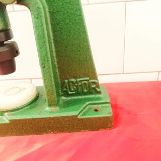Prensa remachadora C-50