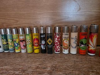 Colección de más de 100 mecheros Clipper