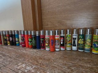 Colección de más de 100 mecheros Clipper