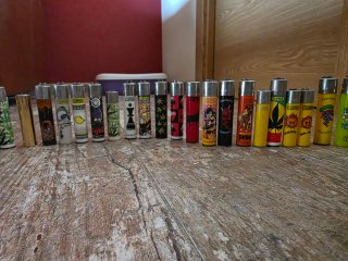 Colección de más de 100 mecheros Clipper