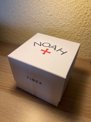Reloj Timex Noah Oval Dorado sin estrenar