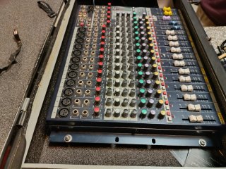 Mesa de mezclas Soundcraft EFX12