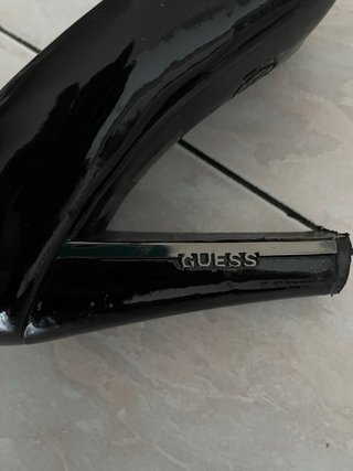 Scarpe con tacco Guess nere vernice