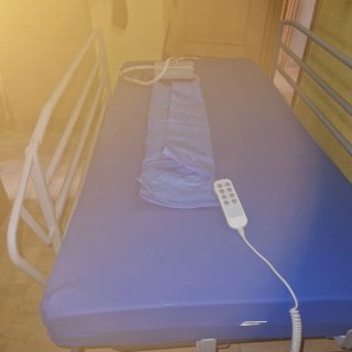 Cama articulada eléctrica sin uso