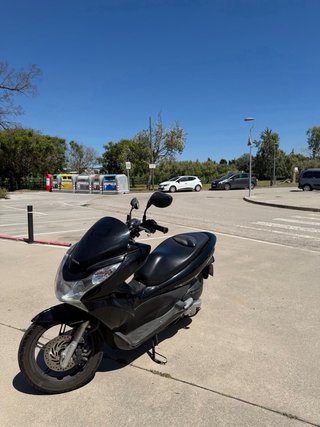 Honda PCX Negra - Maxi Scooter Automática