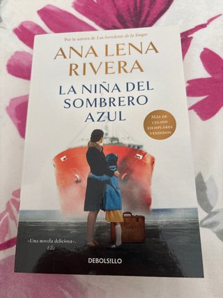 La niña del sombrero azul