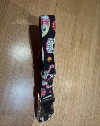 Collar ajustable calaveras y flores