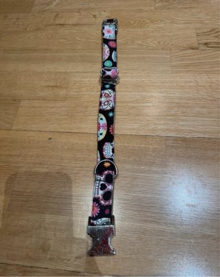 Collar ajustable calaveras y flores