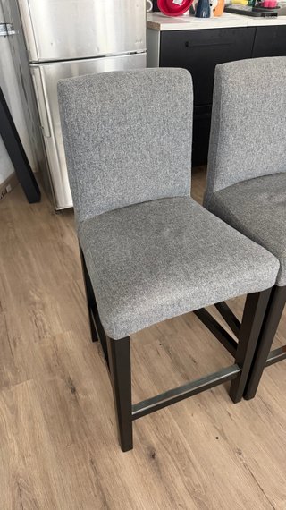 2 Taburetes IKEA Bergmund 62cm Gris