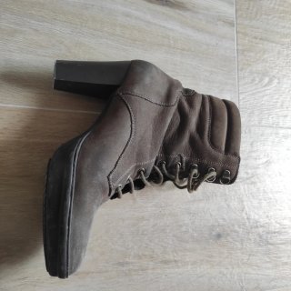 Botines nabuk tacón marrones