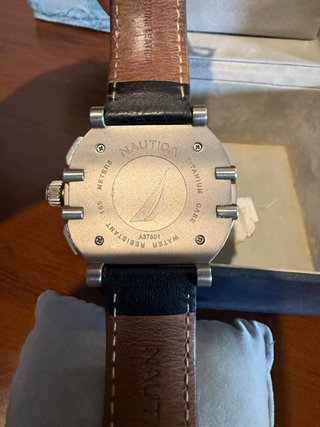 Reloj Nautica Hombre Negro y Plateado.