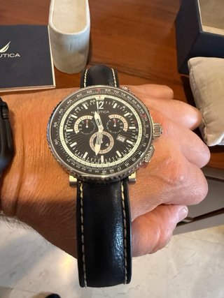 Reloj Nautica Hombre Negro y Plateado.