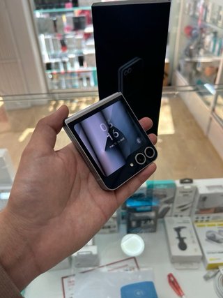Samsung Galaxy Z Flip6 256GB Argento Semi Nuovo