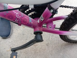 Bicicleta juvenil blanca y rosa