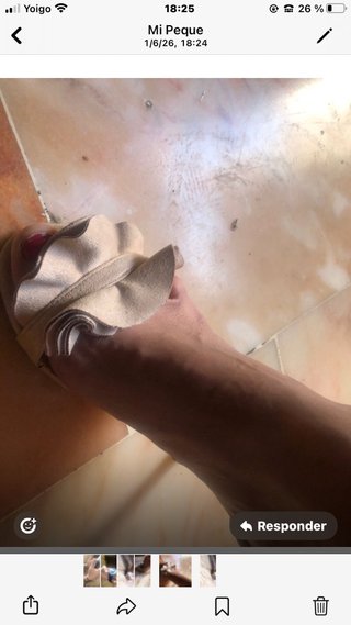 Zapatos de salón beige con volantes