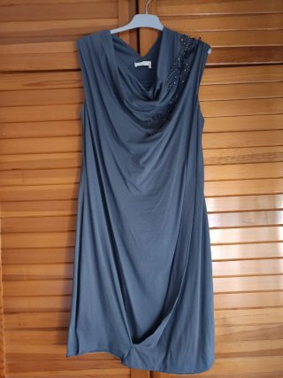 Vestido fiesta gris drapeado