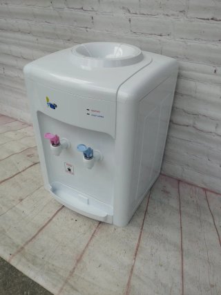 Dispensador de agua de mesa blanco