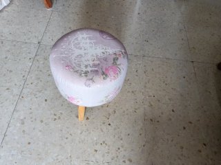 Taburete tapizado floral
