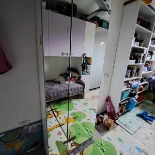 Coppia armadi ante specchio