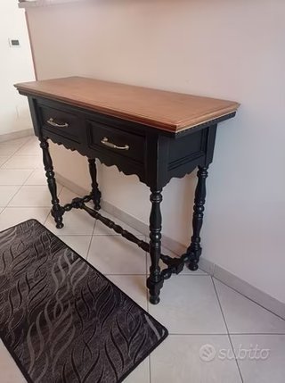Consolle in legno con cassetti