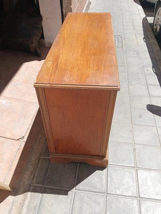 Cómoda de madera con 8 cajones