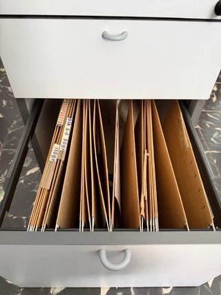 Archivador metálico con ruedas y llave