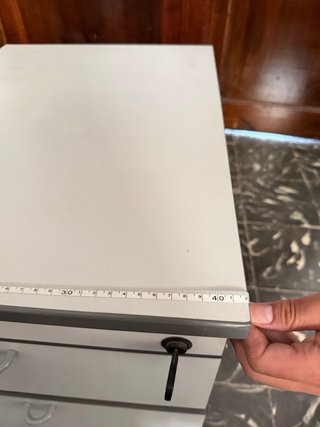 Archivador metálico con ruedas y llave
