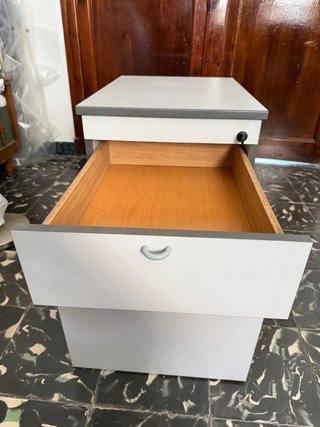 Archivador metálico con ruedas y llave