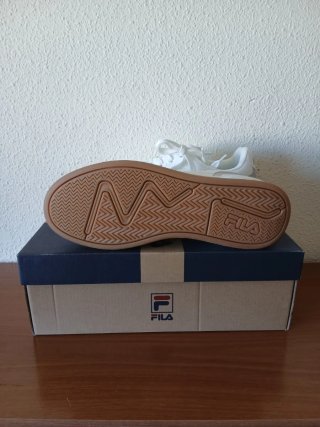 Deportivas Fila Blancas y Beige