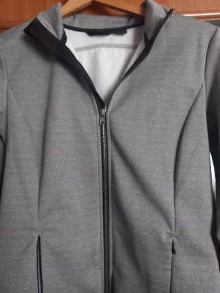 Sudadera gris y blanca talla S