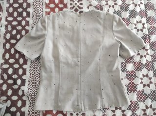 Traje beige manga corta