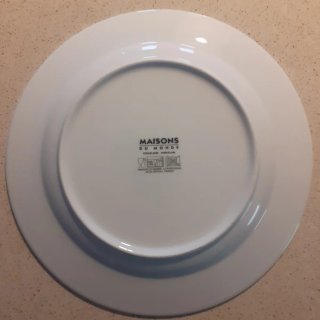 Set Platos y Cubiertos Diseño Geométrico