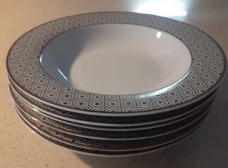 Set Platos y Cubiertos Diseño Geométrico