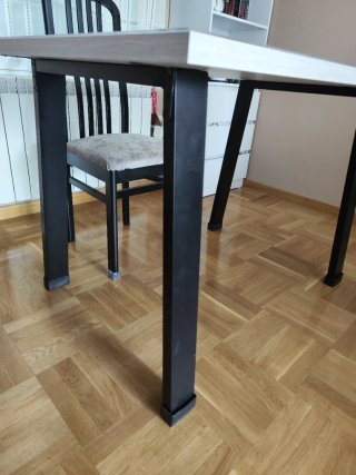 Mesa de comedor moderna