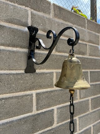 Campana antica bronzo con supporto ferro