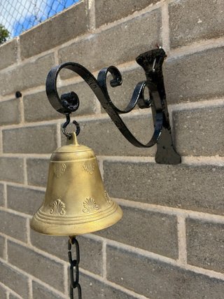 Campana antica bronzo con supporto ferro