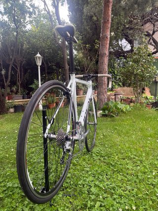 Bicicleta de carretera Ideal blanca
